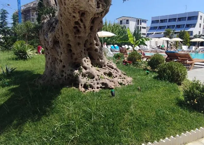 Garden Palace Golem (Tirana)