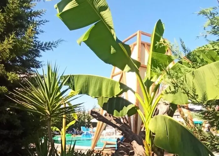 Garden Palace * Golem (Tirana)