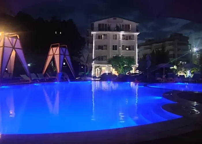 Garden Palace * Golem (Tirana)