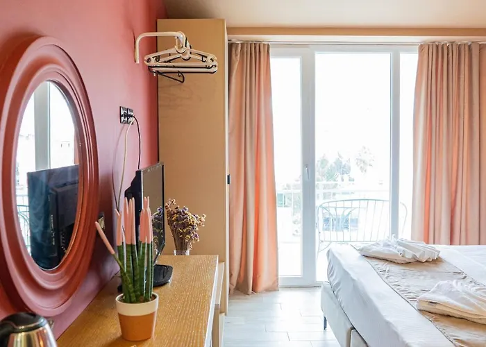 Garden Palace * Golem (Tirana)