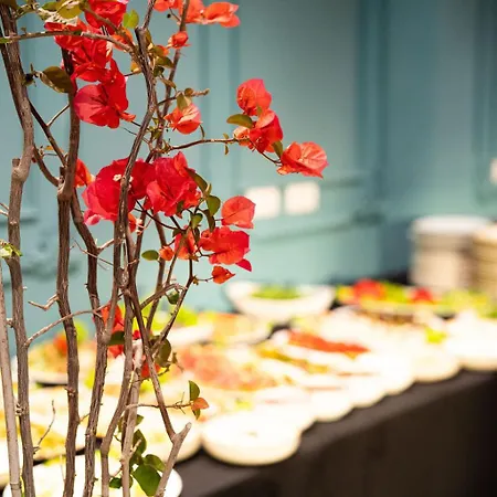 Garden Palace Station touristique Golem (Tirana)