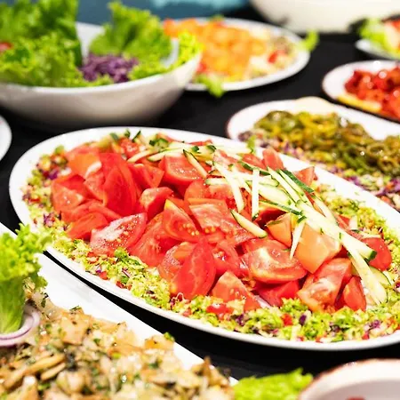 Garden Palace Station touristique Golem (Tirana)