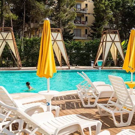 Station touristique Garden Palace Golem (Tirana)