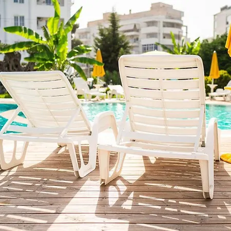 Garden Palace * Golem (Tirana)