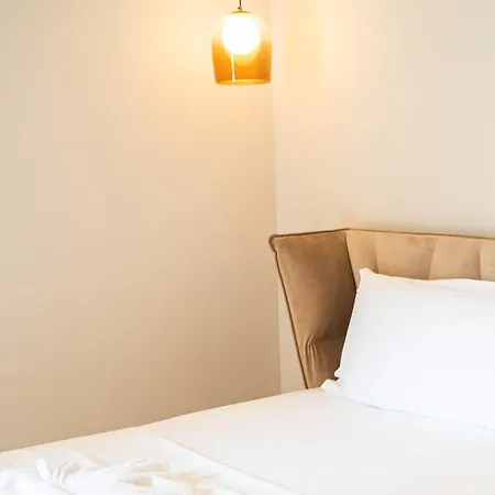 Station touristique Garden Palace Golem (Tirana)