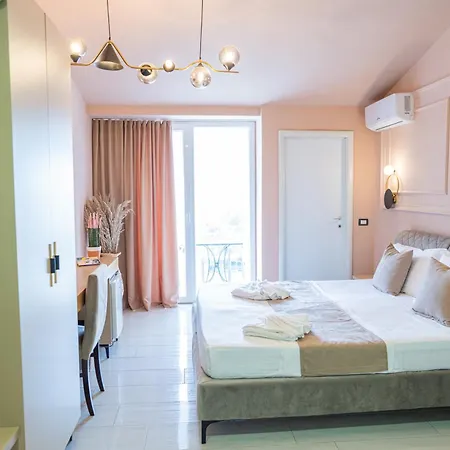 Garden Palace Station touristique Golem (Tirana)