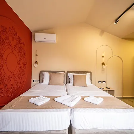 Station touristique Garden Palace Golem (Tirana)