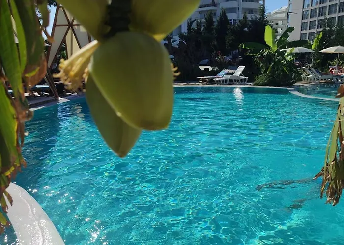 Garden Palace Resort *